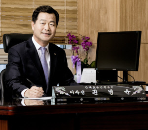 권병윤 한국교통안전공단 이사장은 이달 초 신년사를 통해 4차 산업혁명 속에서 차량 안전을 도모하기 위해 지난해 12월 준공된 K시티를 더 발전시키겠다고 밝혔다.<한국교통안전공단 제공>